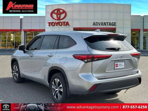 Used 2023 Toyota Highlander XLE AWD/4WD image 10