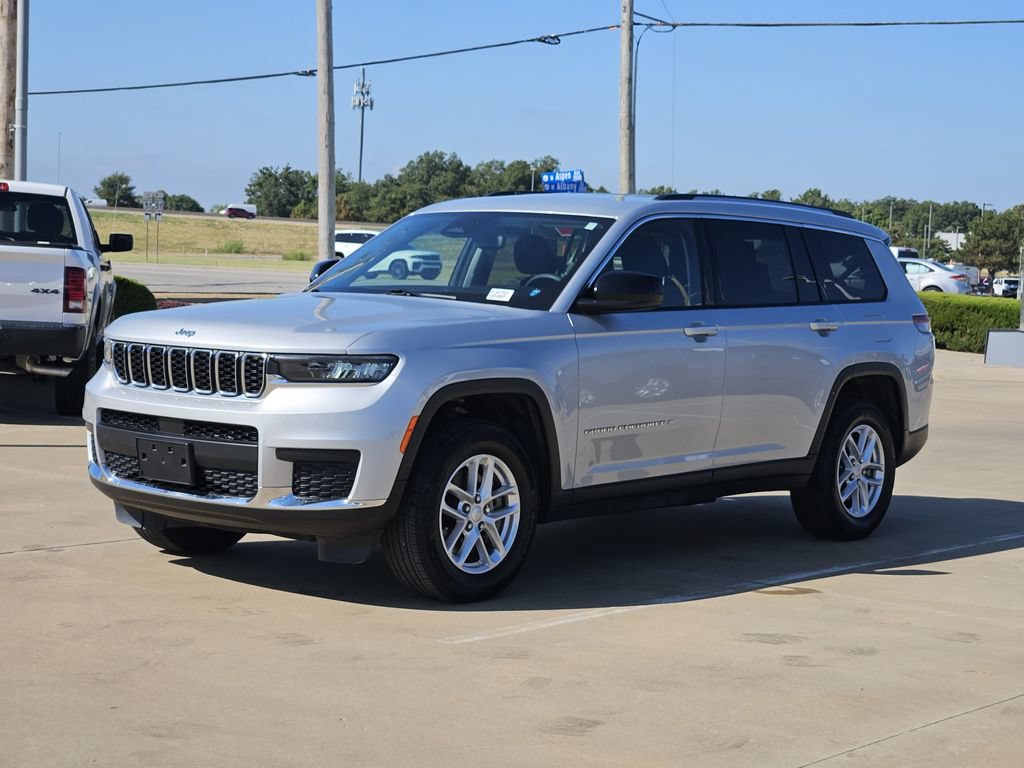 Used 2023 Jeep Grand Cherokee L Laredo AWD/4WD image 3