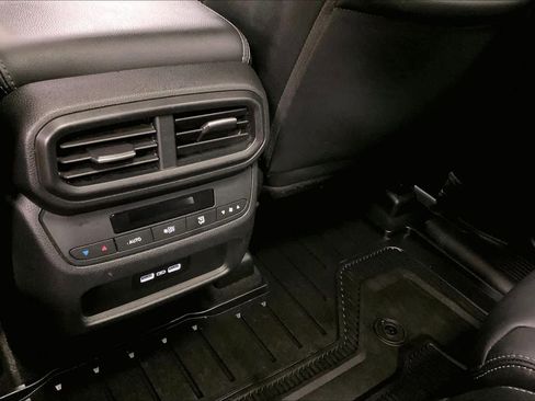 Used 2023 Honda Pilot Touring image 36