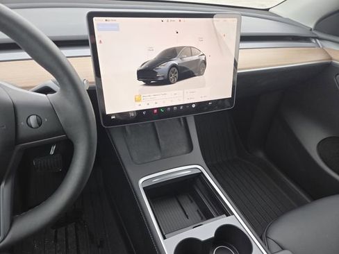 Used 2025 Tesla Model Y Long Range image 34