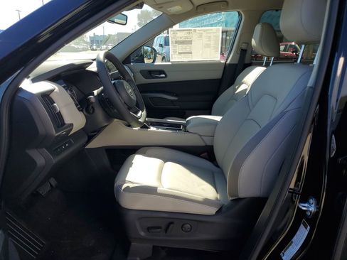 New 2025 Nissan Pathfinder SL w/ Black Appearance Package image 9