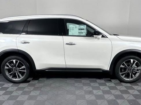 Certified 2025 INFINITI QX60 Luxe w/ Vision Package image 8