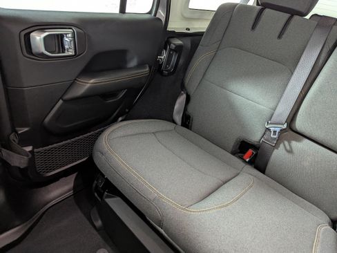 Used 2025 Jeep Wrangler Unlimited Sahara AWD/4WD image 13