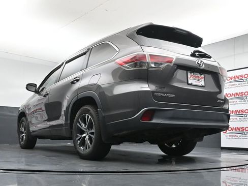 Used 2016 Toyota Highlander XLE AWD/4WD image 38
