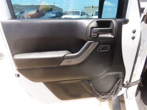 Used 2014 Jeep Wrangler Unlimited Sport w/ Quick Order Package 24S AWD/4WD image 21