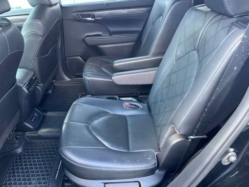 Used 2020 Toyota Highlander Platinum AWD/4WD image 7