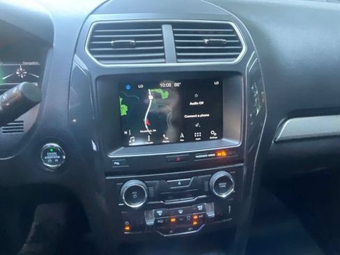 Used 2018 Ford Explorer XLT w/ Equipment Group 202A FWD image 15