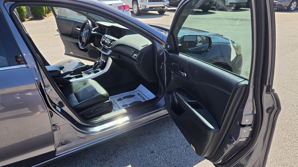 Used 2015 Honda Accord EX-L image 7