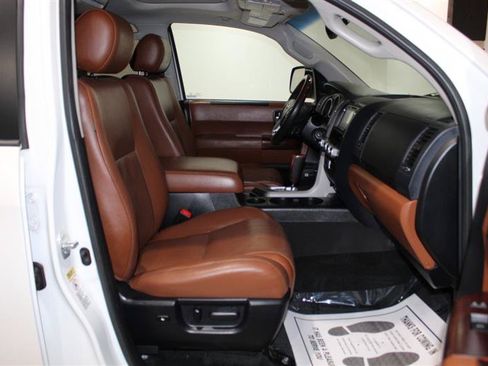 Used 2017 Toyota Sequoia Platinum AWD/4WD image 33