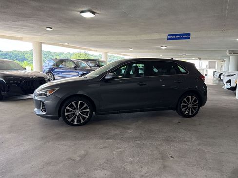 Used 2018 Hyundai Elantra GT FWD image 2