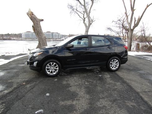 Used 2021 Chevrolet Equinox LS image 3