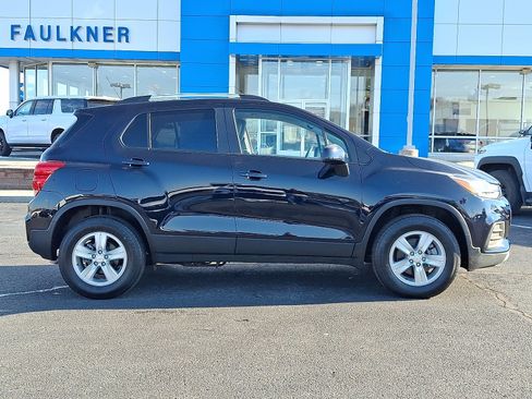 Used 2022 Chevrolet Trax LT w/ LT Convenience Package image 7