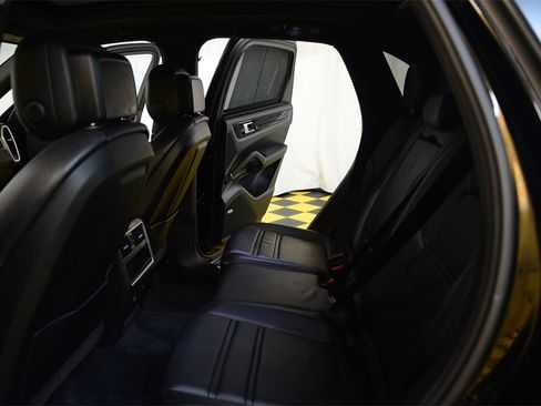 Used 2019 Porsche Cayenne image 31