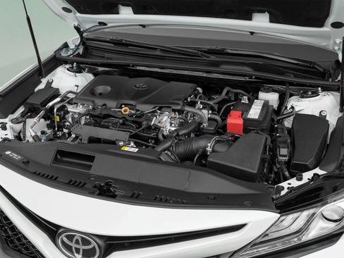 Used 2020 Toyota Camry XSE FWD image 16