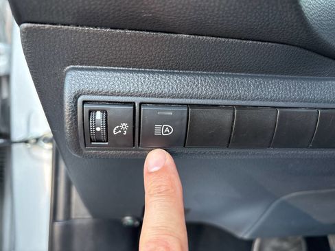 Used 2021 Toyota Corolla LE FWD image 15