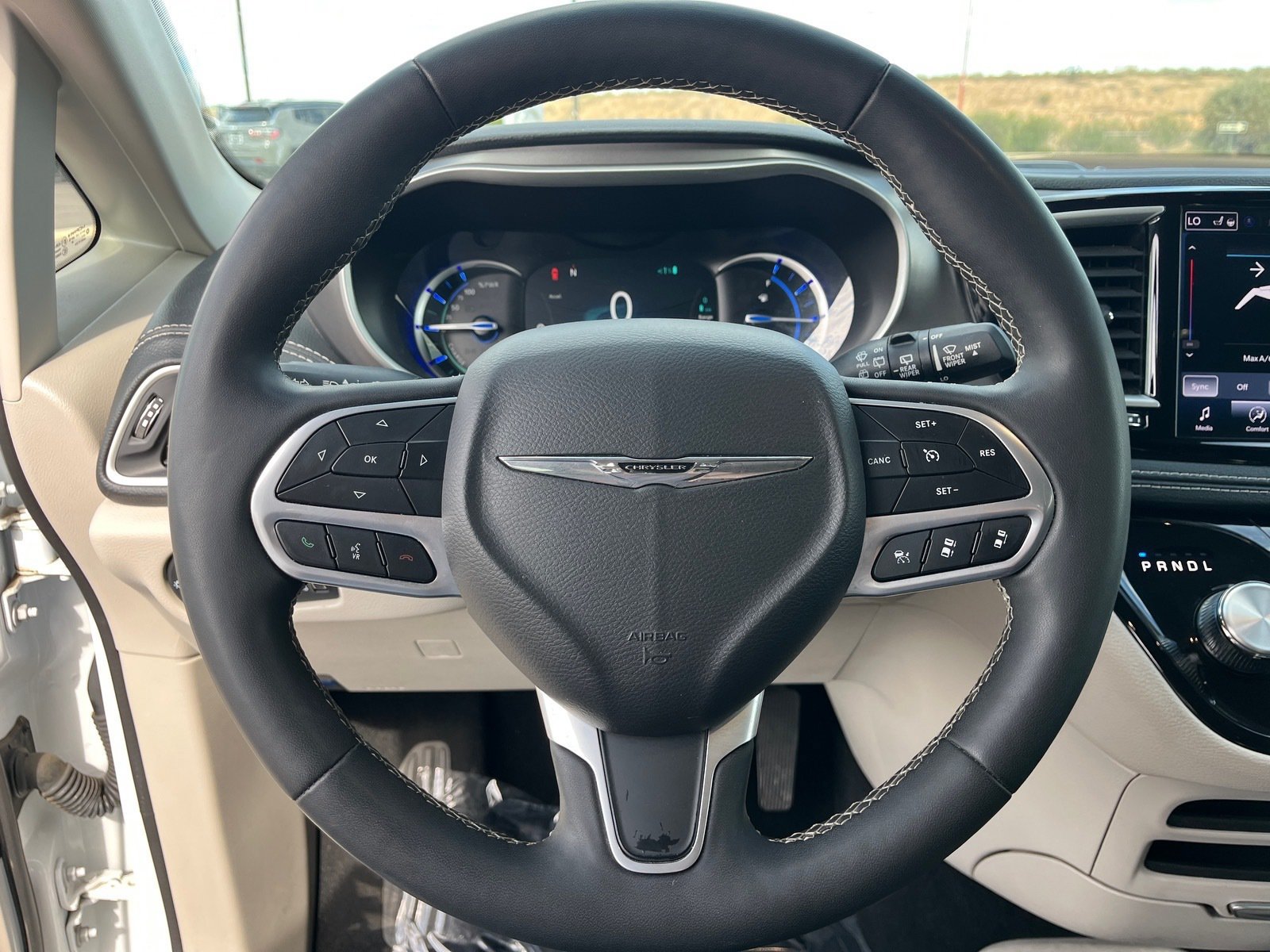 Used 2024 Chrysler Pacifica Limited FWD image 18