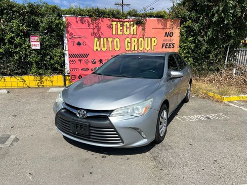 Used 2015 Toyota Camry LE image 20