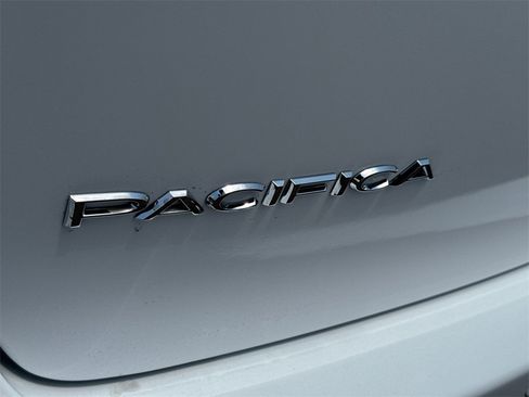 New 2025 Chrysler Pacifica Select image 14
