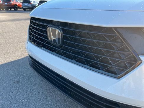 Used 2023 Honda Accord EX image 11