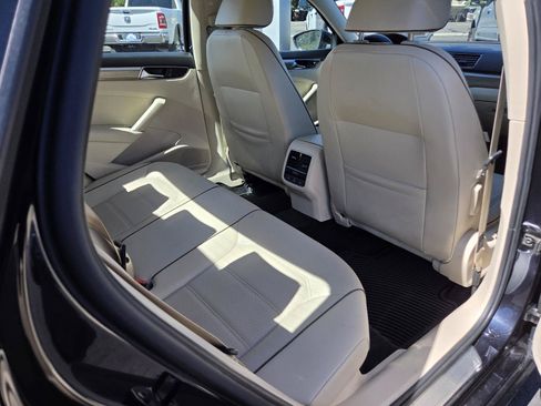 Used 2017 Volkswagen Passat 1.8T SE FWD image 18