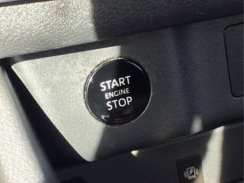 Used 2024 Nissan Rogue SL AWD/4WD image 16