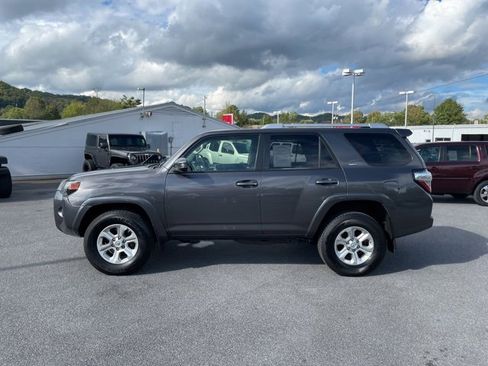 Used 2018 Toyota 4Runner SR5 image 5