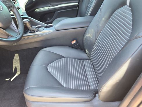 Used 2022 Toyota Camry SE w/ Convenience Package FWD image 14