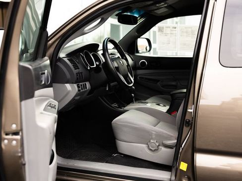 Used 2012 Toyota Tacoma 4x4 Access Cab V6 w/ SR5 Pkg image 23