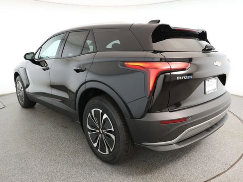 Used 2025 Chevrolet Blazer EV LT image 6