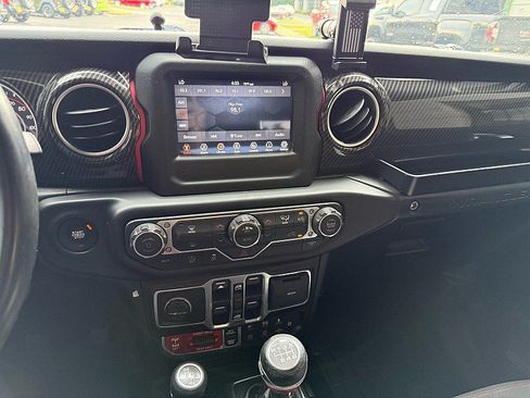 Used 2021 Jeep Wrangler Unlimited Rubicon AWD/4WD image 24