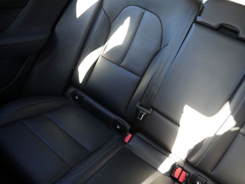 Used 2024 Volvo XC40 B5 Core image 12