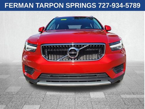 Used 2019 Volvo XC40 T5 Momentum image 2