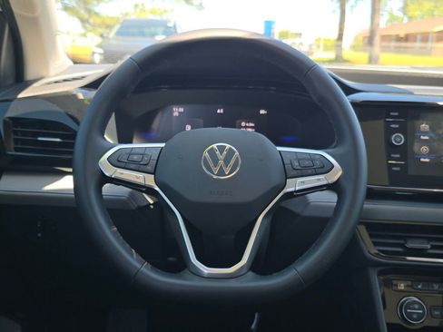 Used 2024 Volkswagen Taos SE FWD image 14