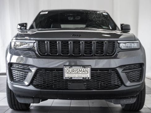 New 2025 Jeep Grand Cherokee Altitude image 2