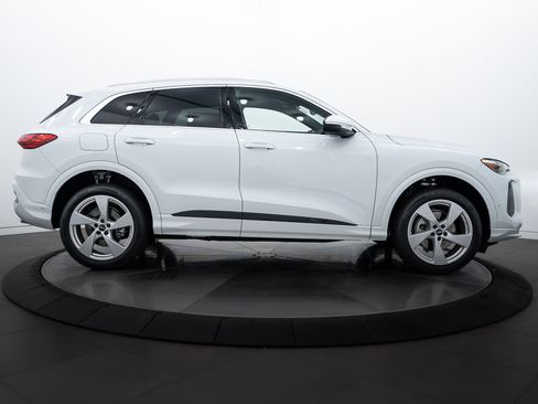 New 2025 Audi Q5 Premium Plus image 3