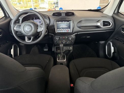 Used 2019 Jeep Renegade Latitude w/ UConnect 8.4 Nav Group image 17