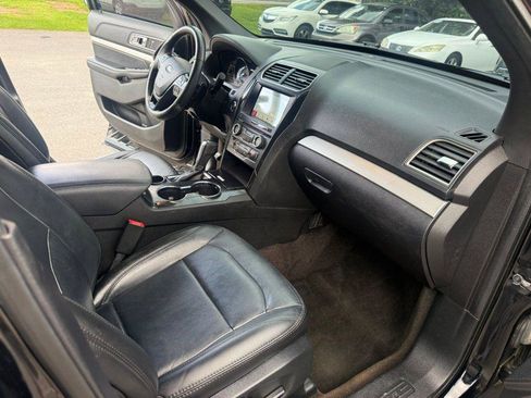 Used 2017 Ford Explorer XLT w/ Equipment Group 202A FWD image 37