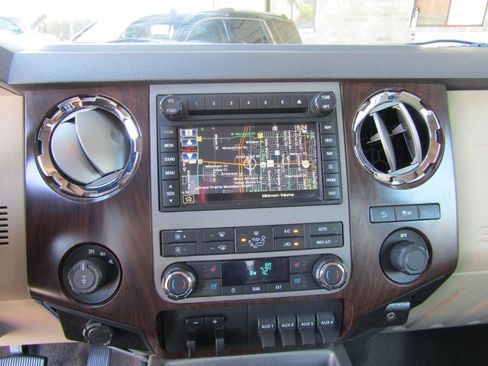 Used 2012 Ford F250 Lariat w/ Chrome Pkg image 18