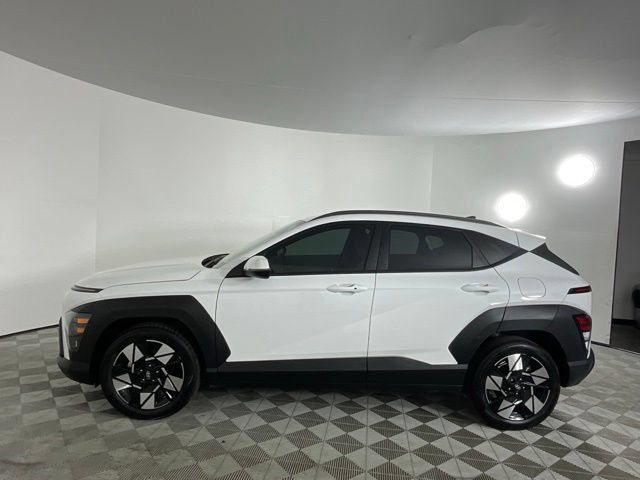 Used 2025 Hyundai Kona SEL FWD image 2