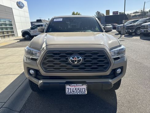 Used 2020 Toyota Tacoma TRD Off-Road AWD/4WD image 8
