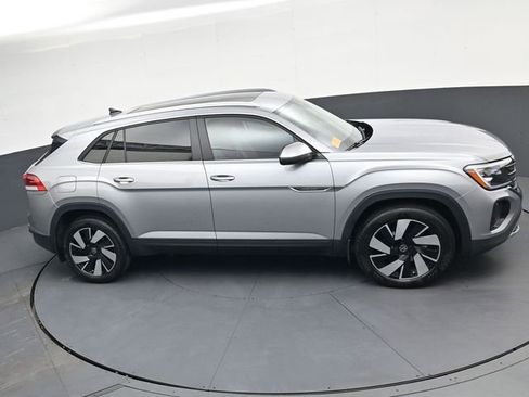 Used 2024 Volkswagen Atlas Cross Sport SE image 25