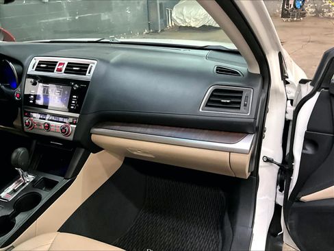 Used 2017 Subaru Outback 2.5i Limited AWD/4WD image 18
