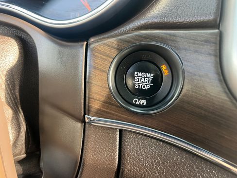 Used 2018 Jeep Grand Cherokee Overland image 30