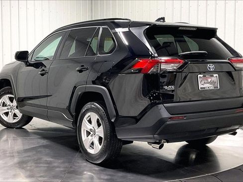 Used 2021 Toyota RAV4 LE image 11