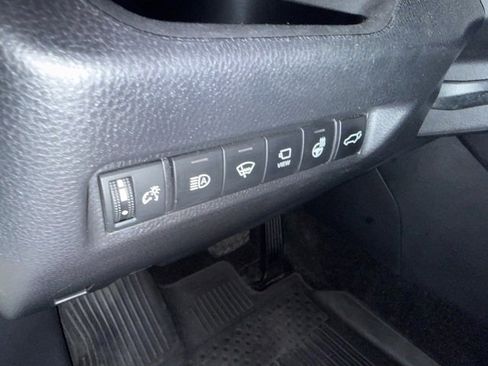 Used 2022 Toyota RAV4 XSE AWD/4WD image 19