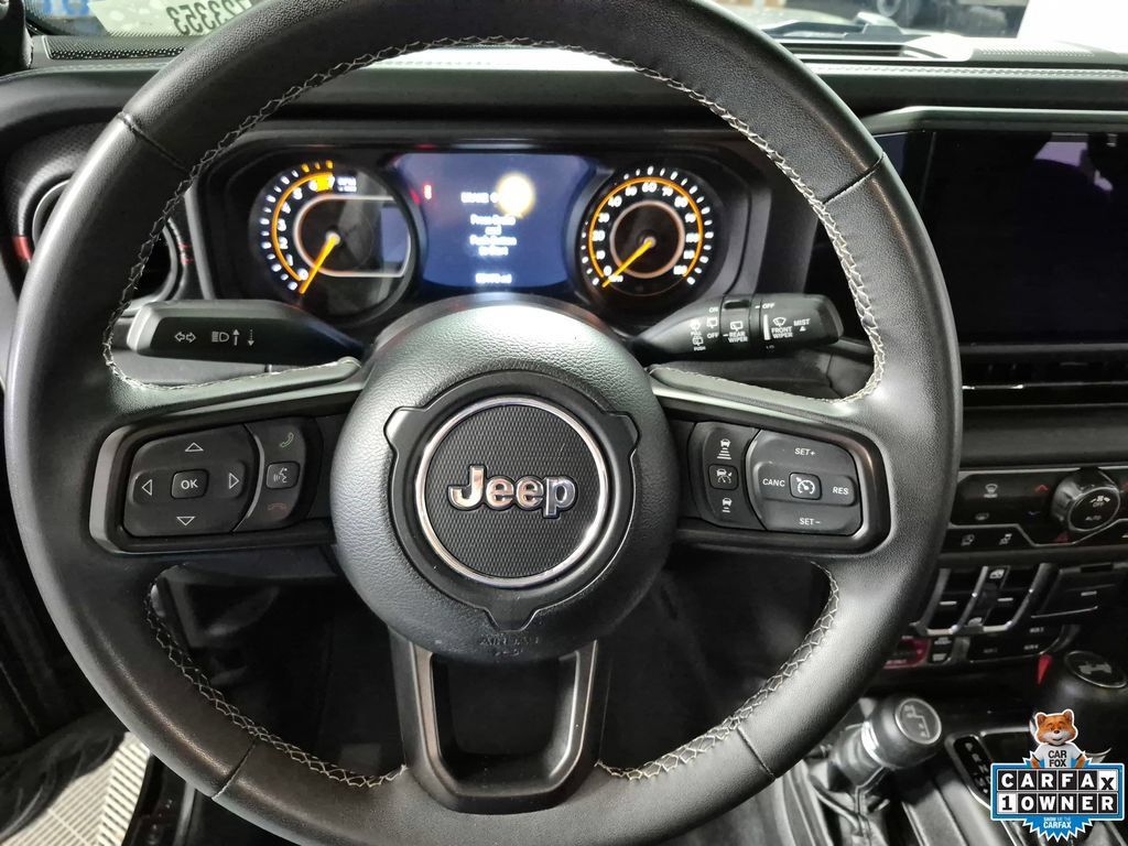 Used 2025 Jeep Wrangler Unlimited Rubicon AWD/4WD image 11