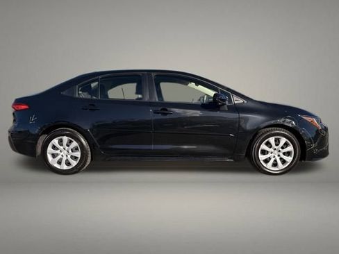 Used 2022 Toyota Corolla LE image 6