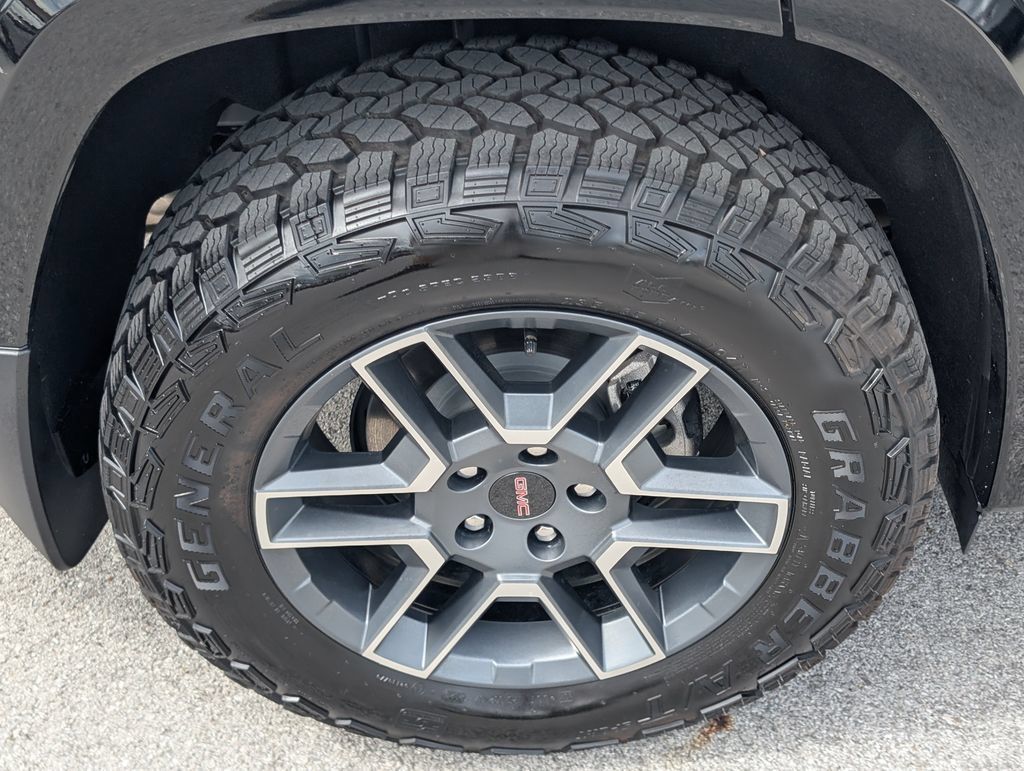Used 2026 GMC Terrain AT4 AWD/4WD image 24