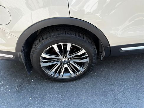 Used 2018 Ford Explorer Platinum AWD/4WD image 12