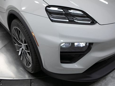 New 2026 Porsche Macan Electric RWD image 12
